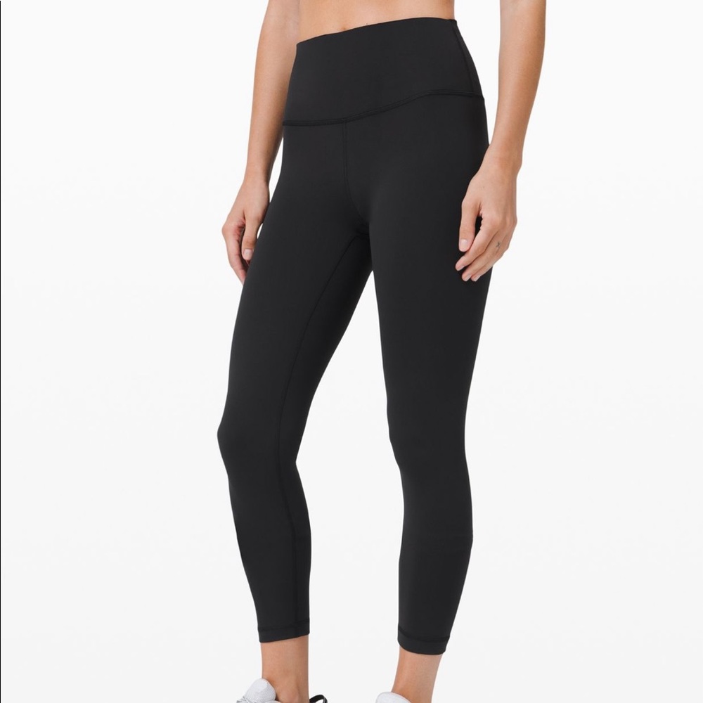 Black lululemon wunder under